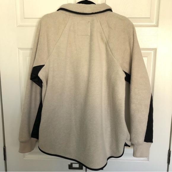 Abercrombie and Fitch Crème and Black Pleather
Snap Up Fleece Pullover Size L - Picture 11 of 11